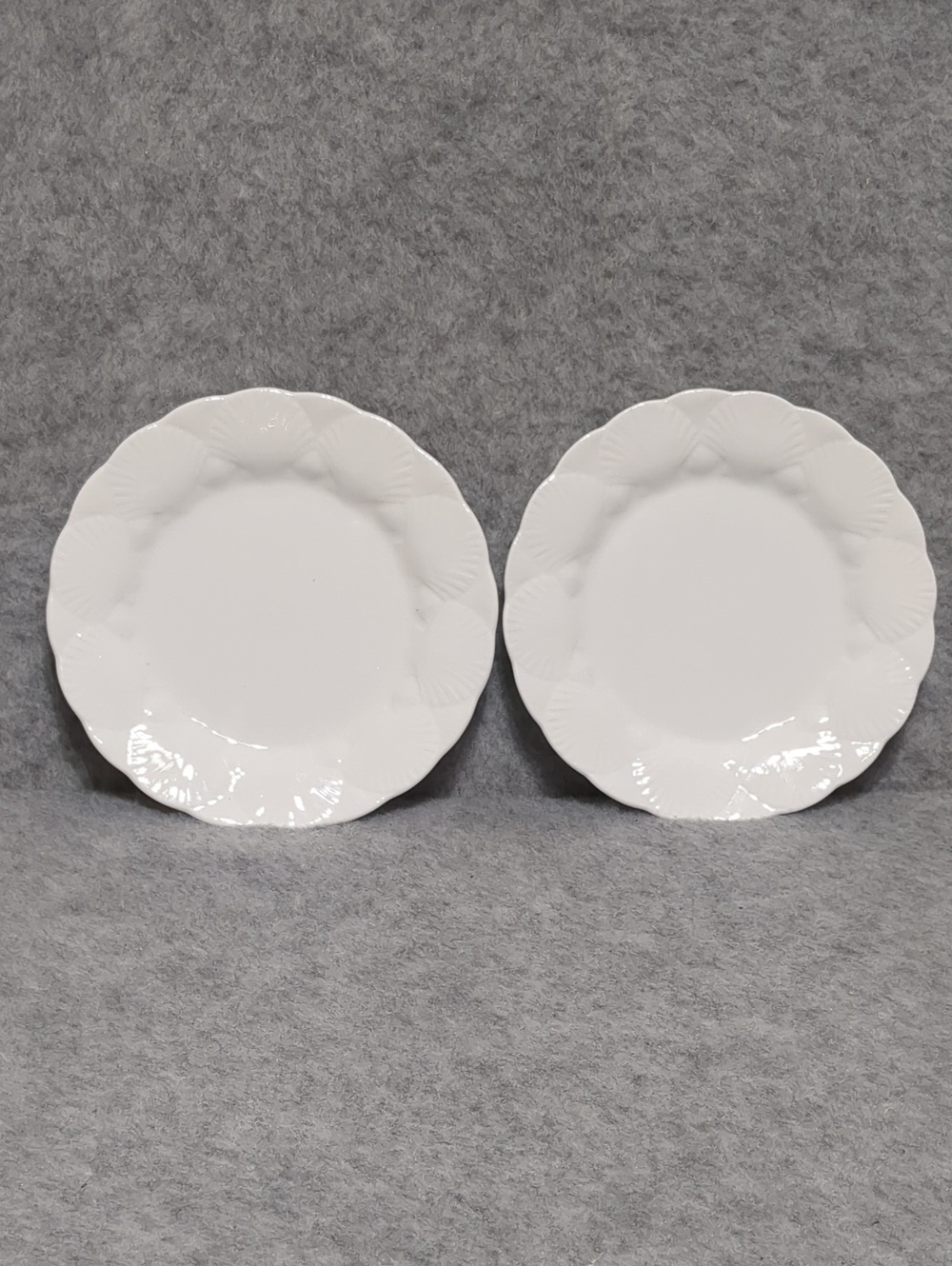 Wedgwood OCEANSIDE Bone China 2 Salad 1984 Plates 8" Embossed Fan Shells